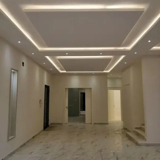 Faux plafond à caissons, gorges lumineuses LED et spots – faux plafond