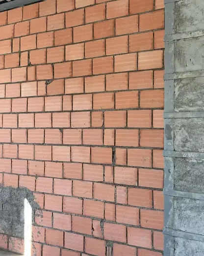 Montage des cloisons en brique – rénovation salle de bain